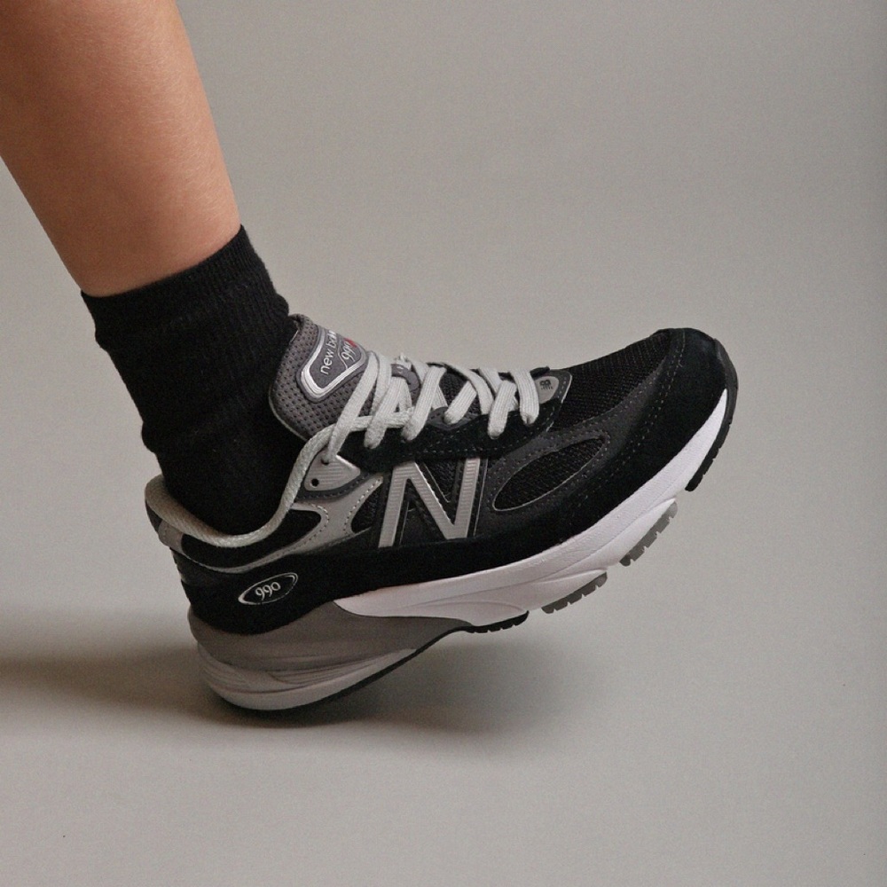 New Balance 990 V6
Boys' Grade School sku #: GC990BK6